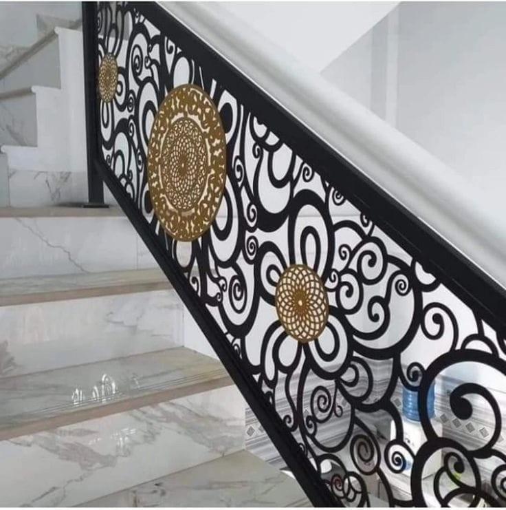 Railing handrail kayu motif sulur emas