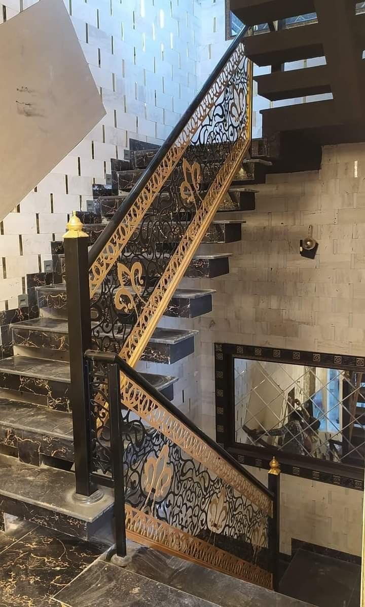 Railing tangga minimalis bilah kayu