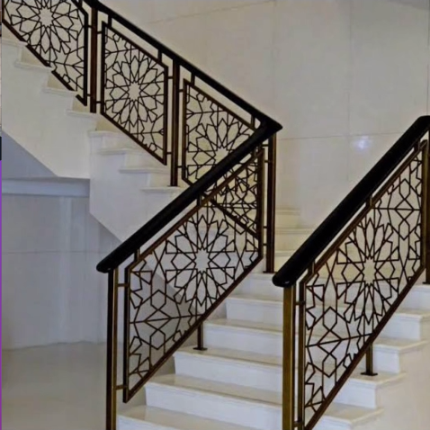 Plat ornamen custom motif geometris arabesque